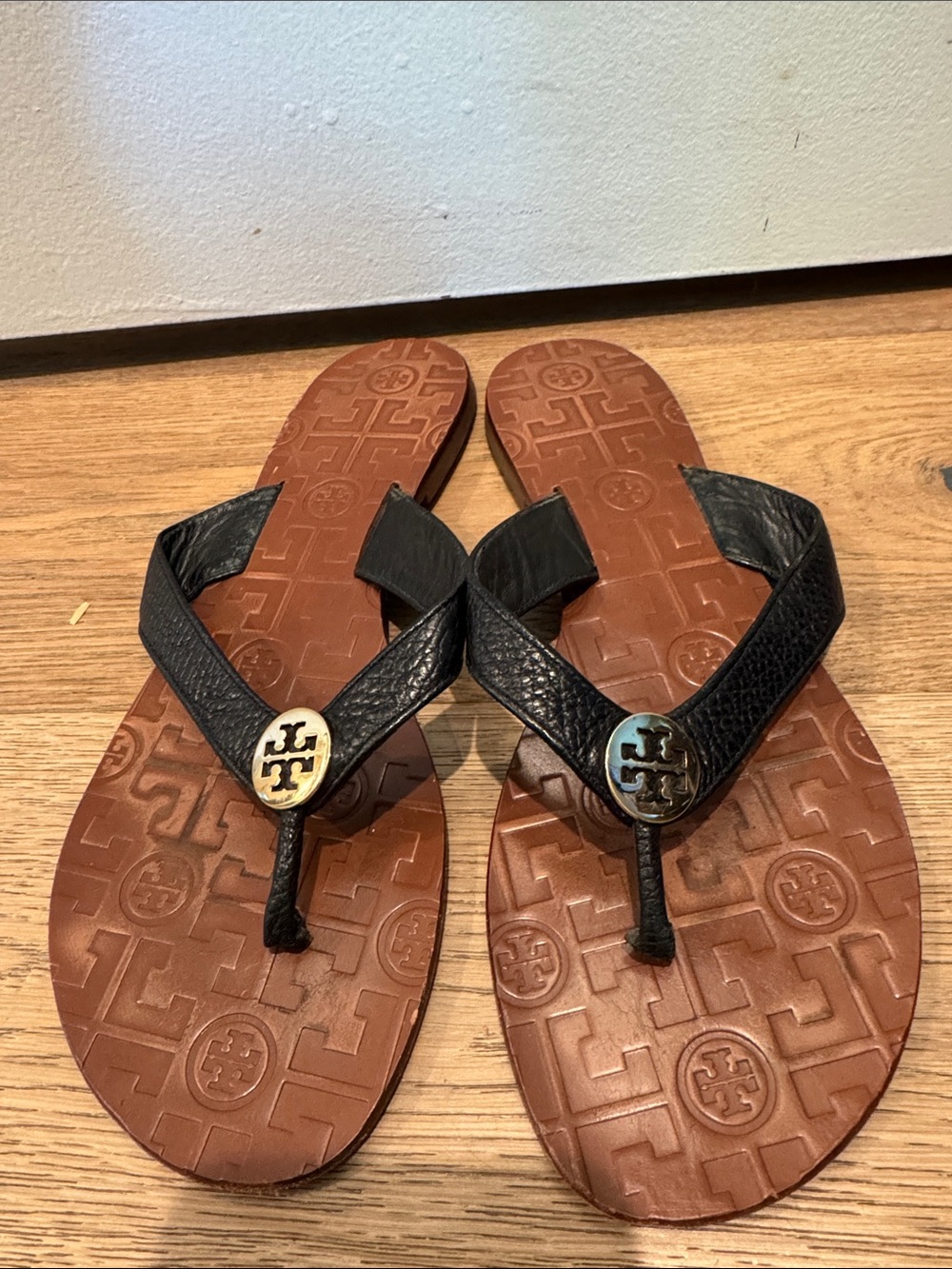Tory Burch Black Leather Logo Thong Sandals with Brown Footbed